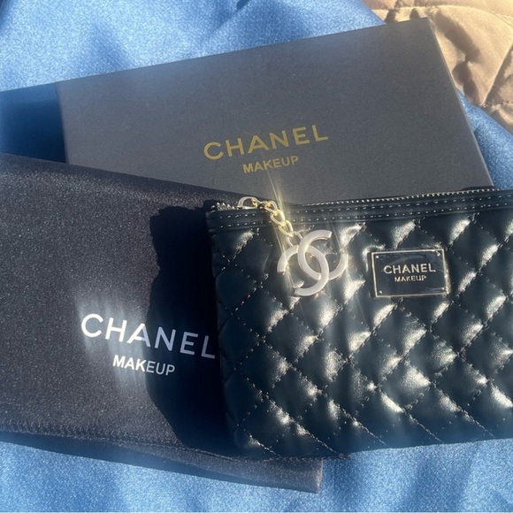 Chanel Make Up Line Black Quilted Cosmetic Bag with Iconic Design - Picture 1 of 3